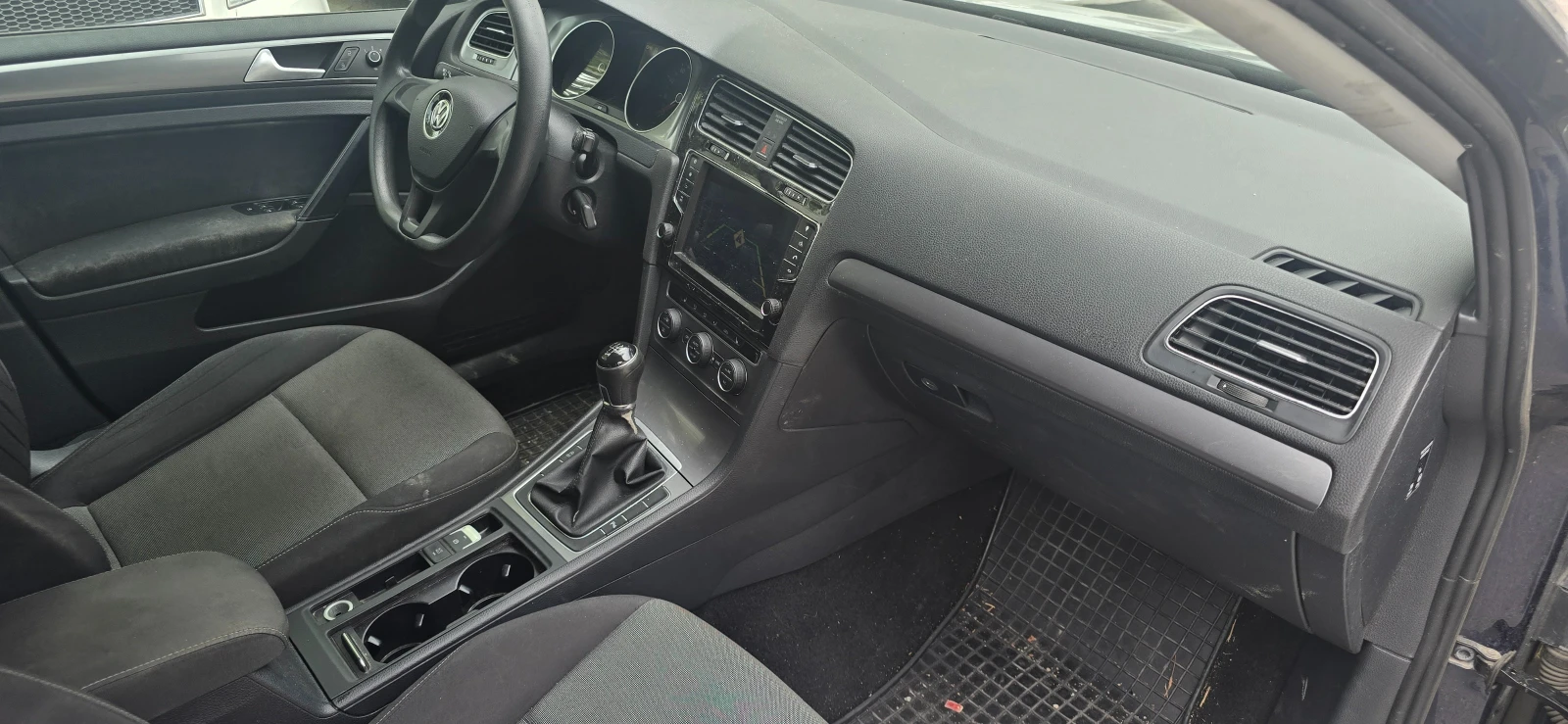 VW Golf 1.6TDI 110кс, снимка 12 - Автомобили и джипове - 54456495