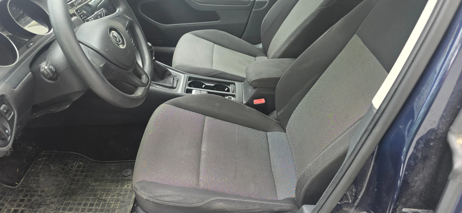 VW Golf 1.6TDI 110кс, снимка 8 - Автомобили и джипове - 54456495