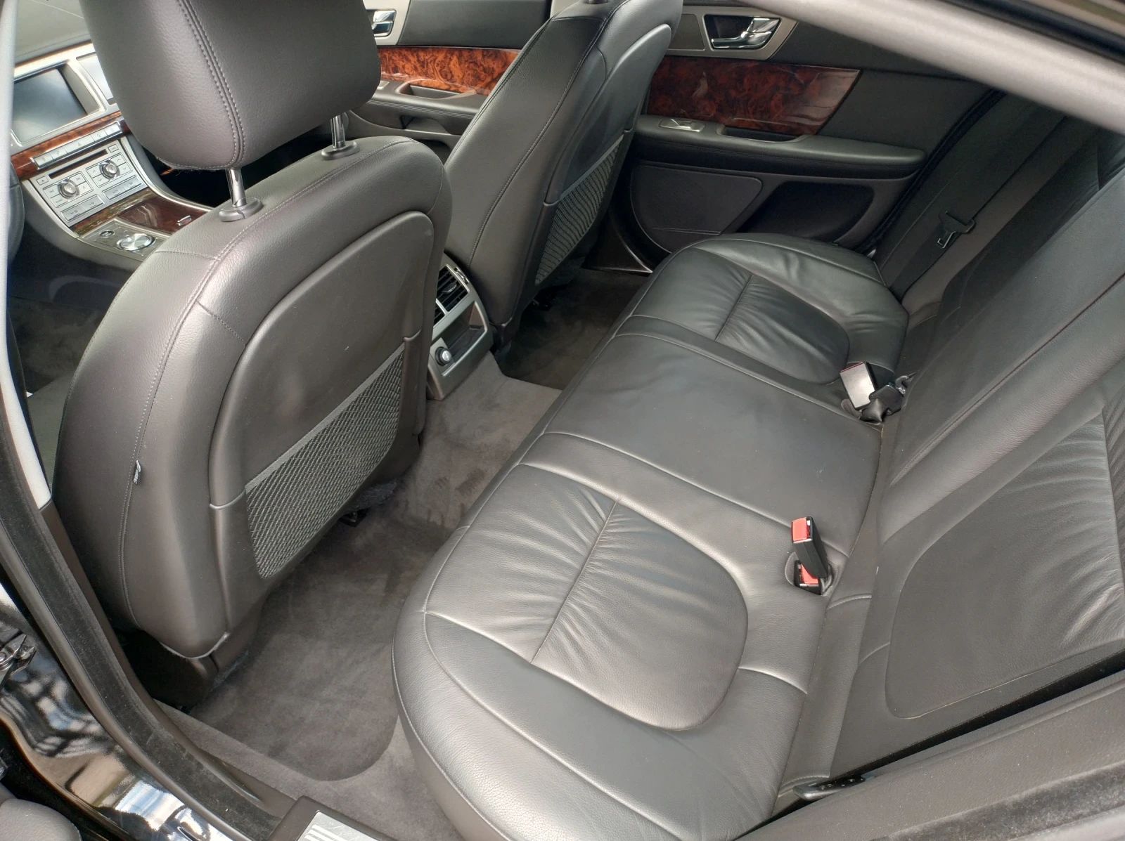 Jaguar Xf 3.0 D V6 LUXURY FULL KEY LESS, снимка 11 - Автомобили и джипове - 54660384