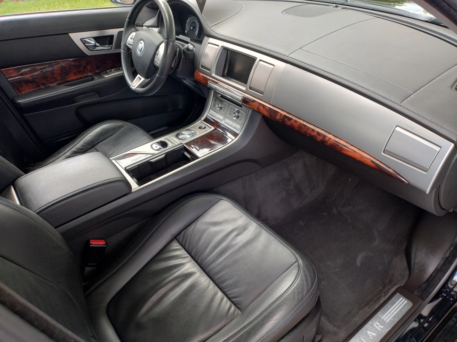 Jaguar Xf 3.0 D V6 LUXURY FULL KEY LESS, снимка 8 - Автомобили и джипове - 54660384
