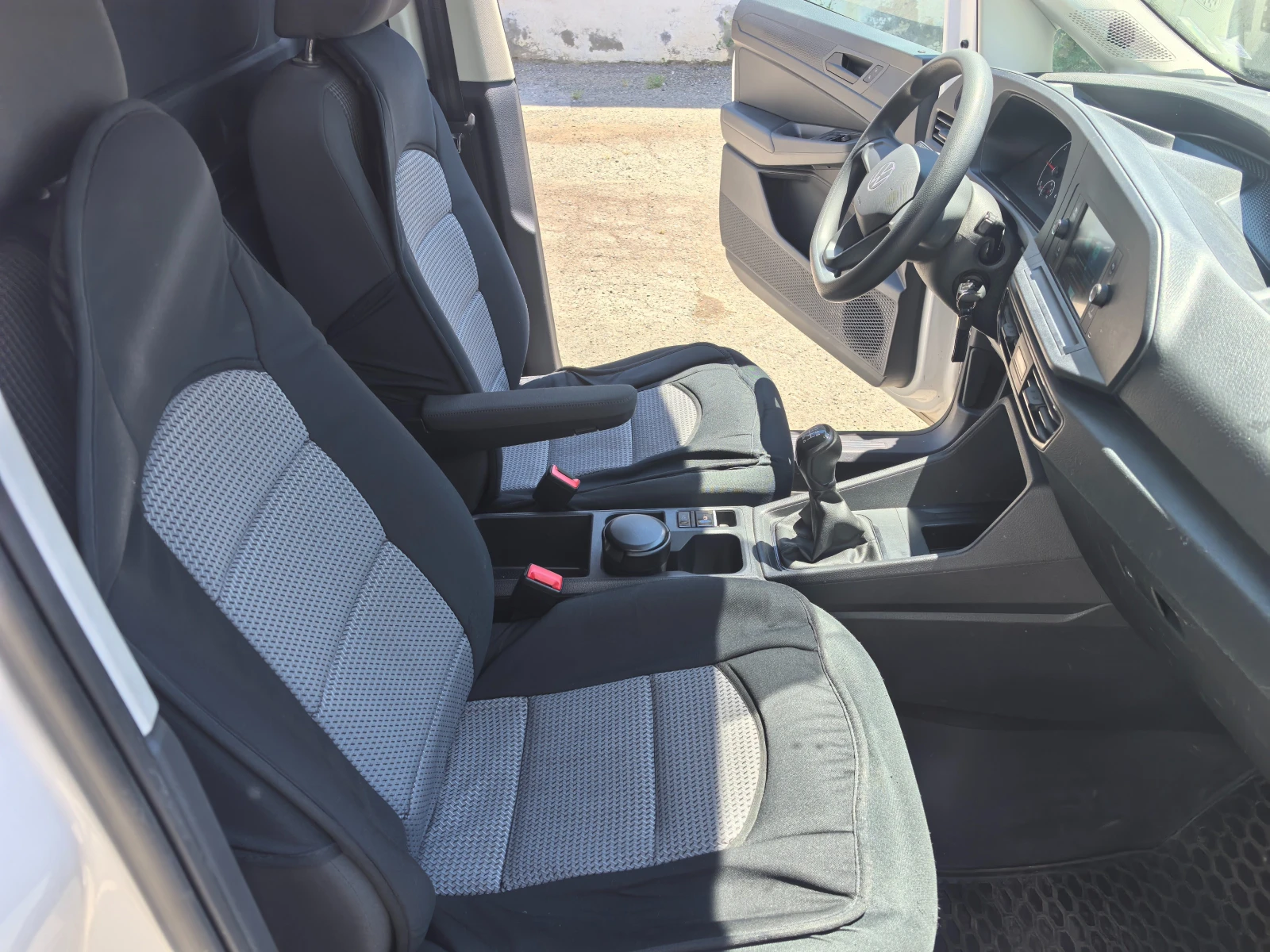 VW Caddy 2.0 TDI, снимка 11 - Автомобили и джипове - 54857272