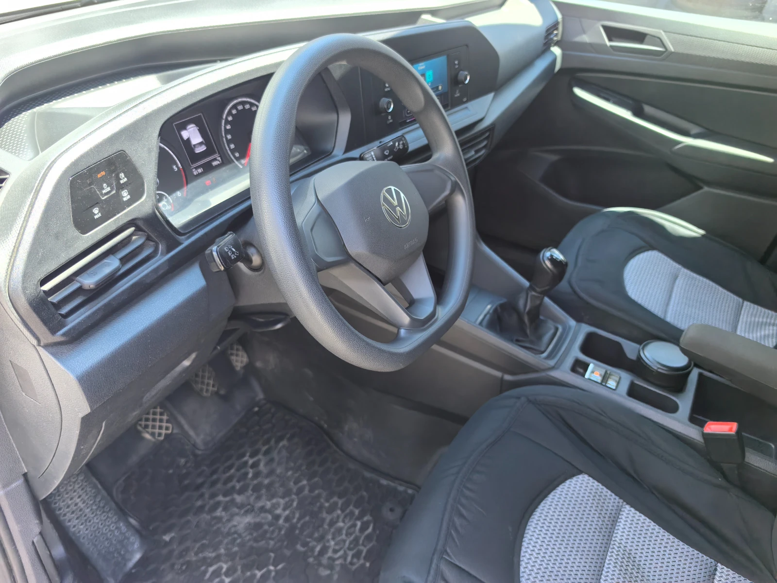 VW Caddy 2.0 TDI, снимка 13 - Автомобили и джипове - 54857272