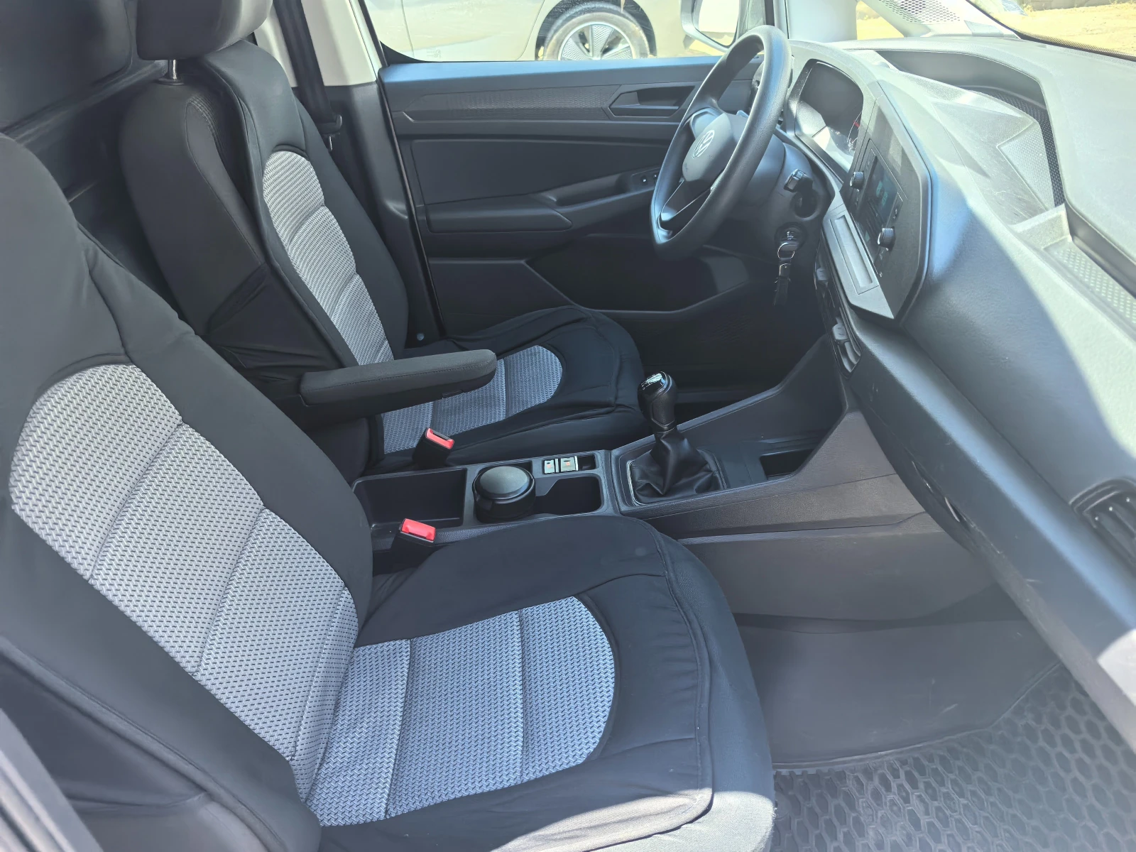 VW Caddy 2.0 TDI, снимка 14 - Автомобили и джипове - 54857272