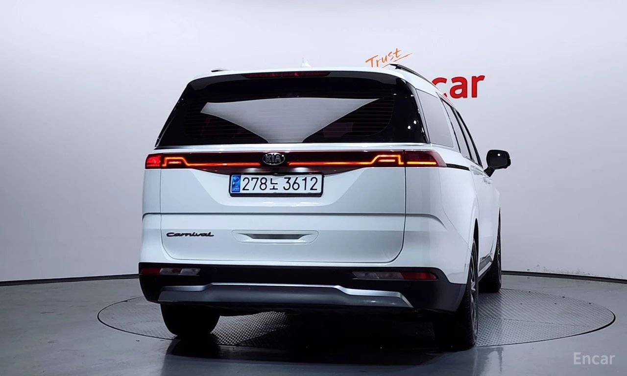 Kia Carnival 2.2D Noblesse* DISTRONIC* 360 CAM* ПОДГРЕВ* ОБДУХ*, снимка 4 - Автомобили и джипове - 54871011