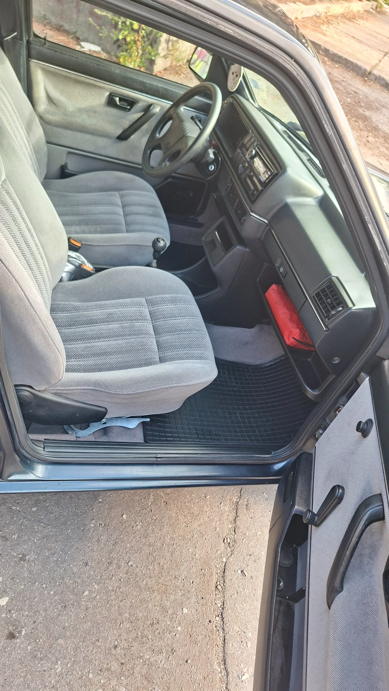 VW Golf 1.3, снимка 10 - Автомобили и джипове - 56735065