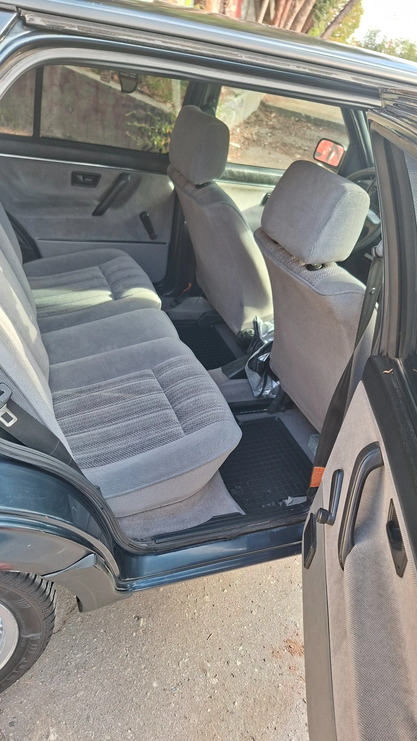 VW Golf 1.3, снимка 9 - Автомобили и джипове - 56735065