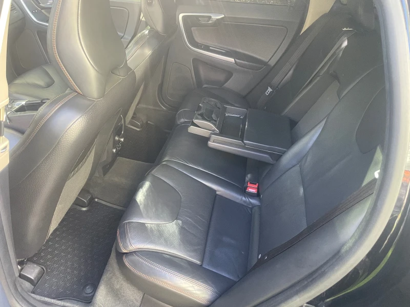 Volvo XC60 2.4 D5 , снимка 9 - Автомобили и джипове - 52217307