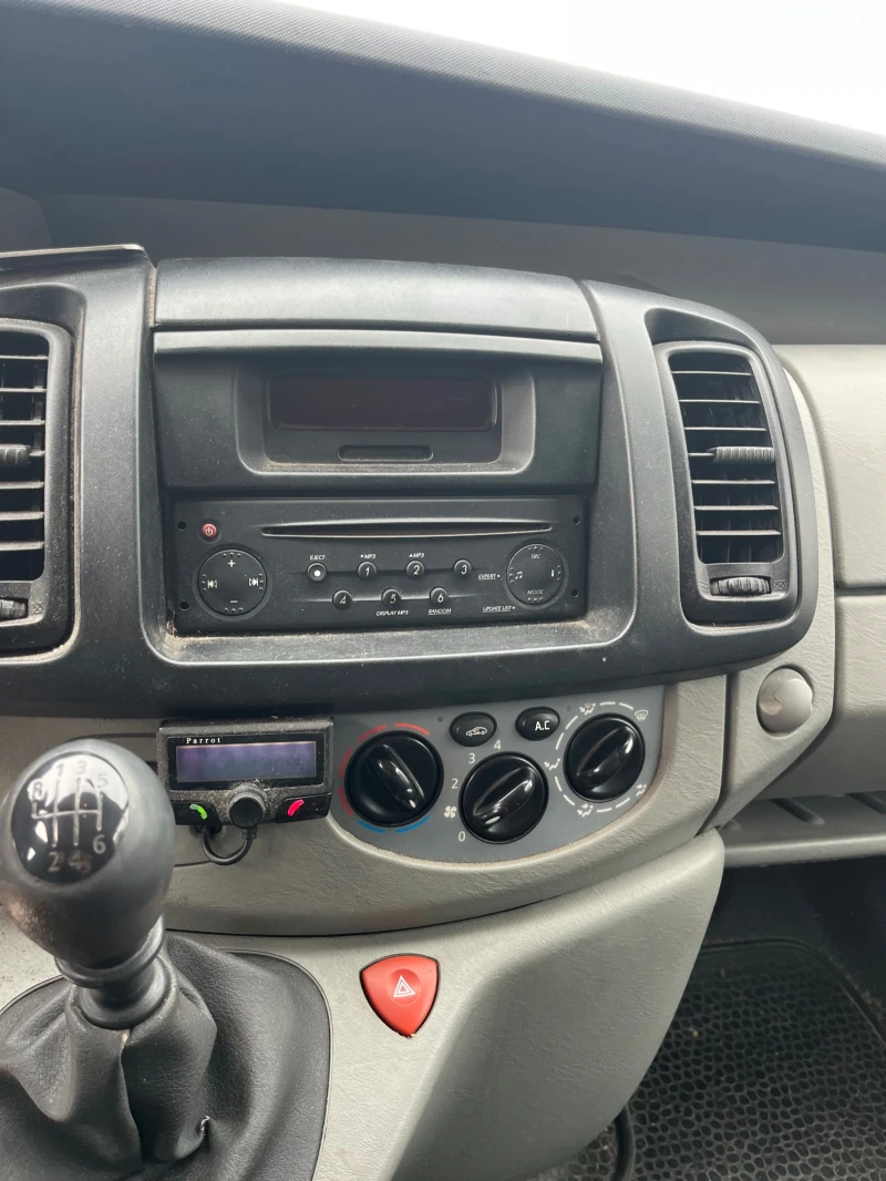 Renault Trafic Климатик 2 стр.врати, снимка 9 - Бусове и автобуси - 53288099