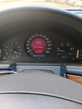 Mercedes-Benz E 220, снимка 10