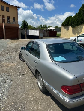 Снимка Mercedes-Benz E 200