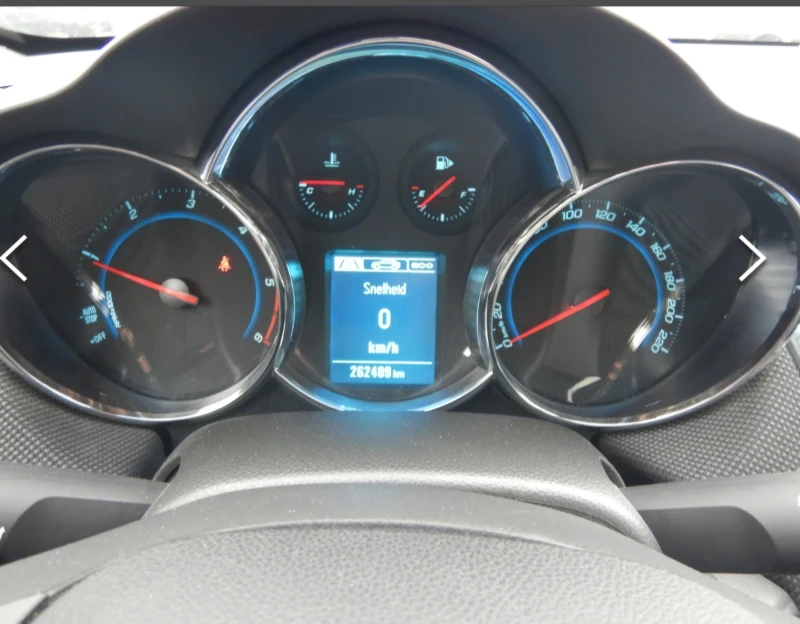 Chevrolet Cruze Facelift 1.7 CDTI 131 к.с КАМЕРА FULL ЕКСТРИ, снимка 9 - Автомобили и джипове - 52093484