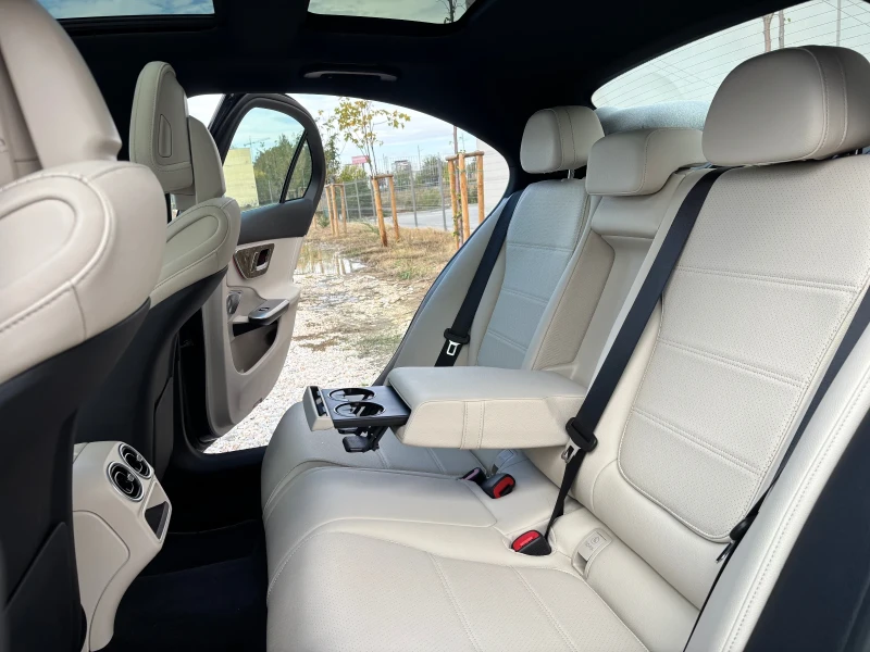Mercedes-Benz C 300 4MATIC * FULL EXTRAS* , снимка 12 - Автомобили и джипове - 52513389