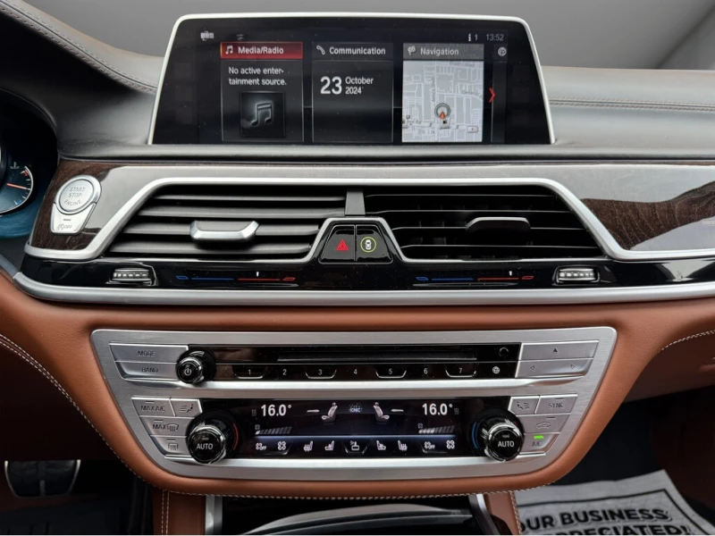 BMW 760 * Series M760Li xDrive * CARFAX * ЦЕНА ДО БГ, снимка 16 - Автомобили и джипове - 52929827