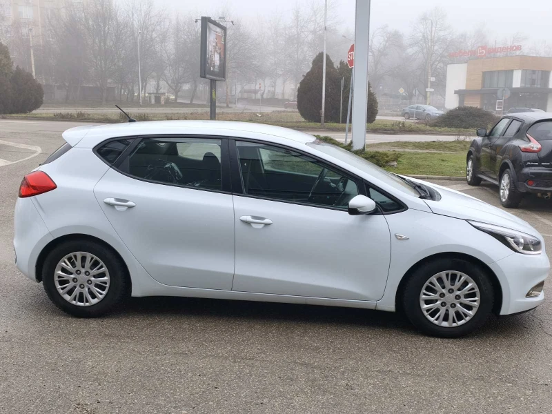 Kia Ceed 1.4 CRDI, снимка 3 - Автомобили и джипове - 53452045