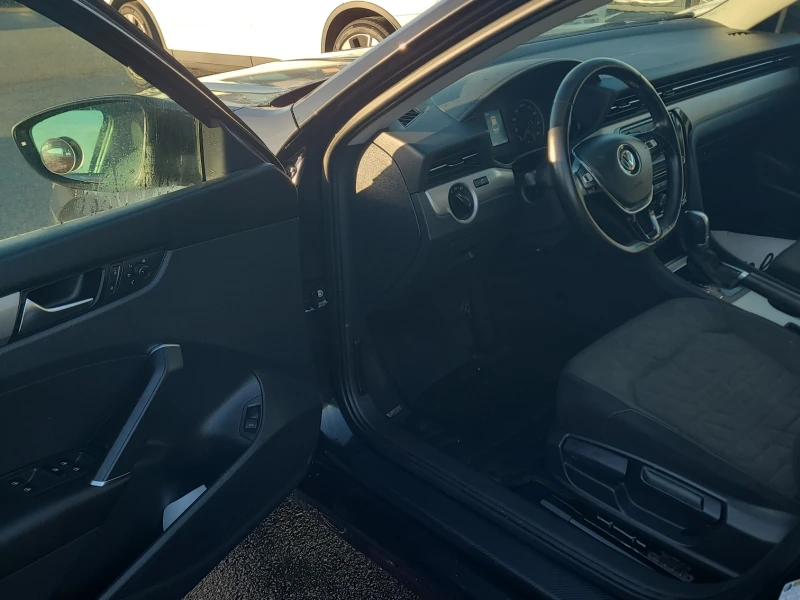 VW Passat 2.0L| CARFAX| ПОДГРЕВИ| , снимка 6 - Автомобили и джипове - 53526995