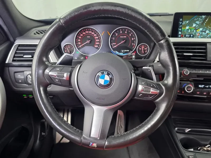 BMW 330 I M Sports, снимка 13 - Автомобили и джипове - 55803581