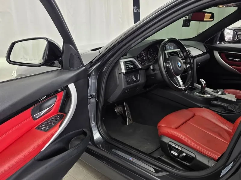 BMW 330 I M Sports, снимка 10 - Автомобили и джипове - 55803581