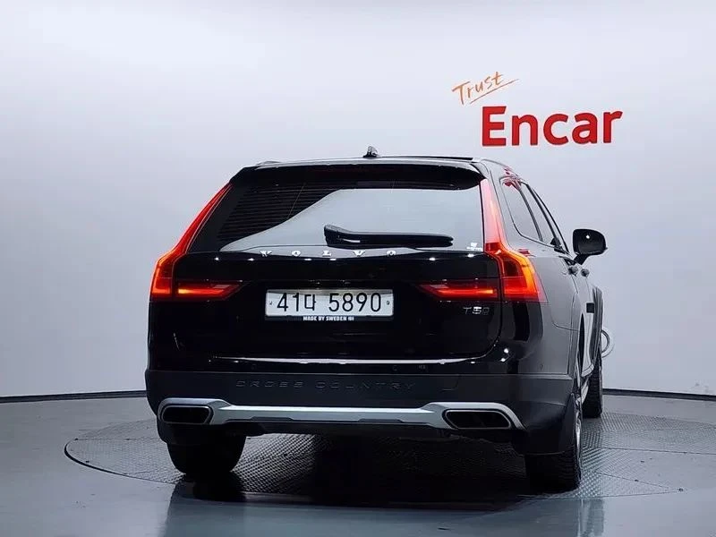 Volvo V90, снимка 4 - Автомобили и джипове - 56688043