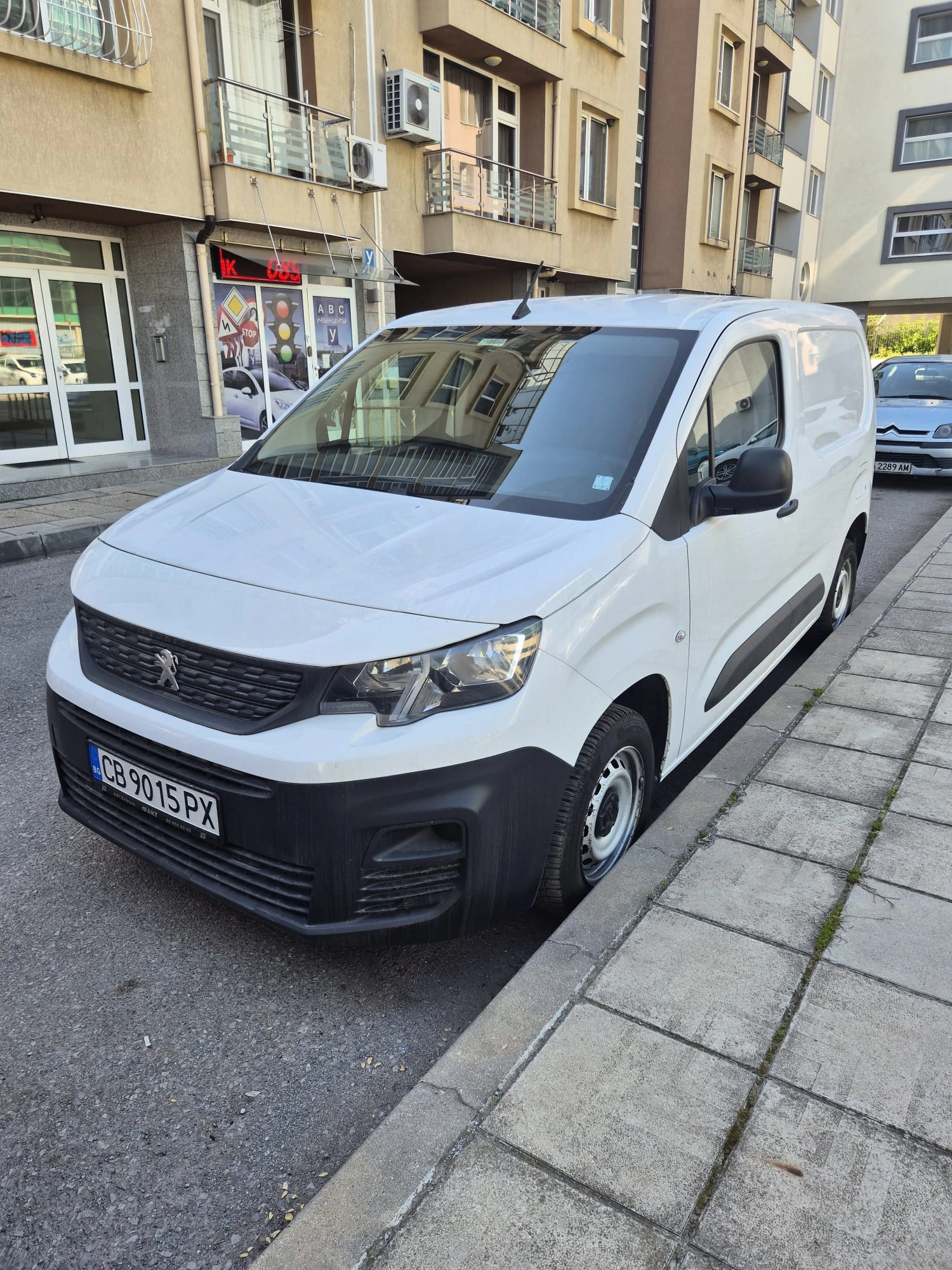 Peugeot Partner Собствен лизинг - изображение 2