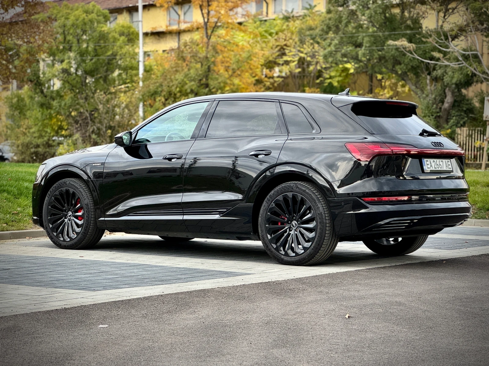 Audi E-Tron 55 /95kw/ Black optick | Mobile.bg   5