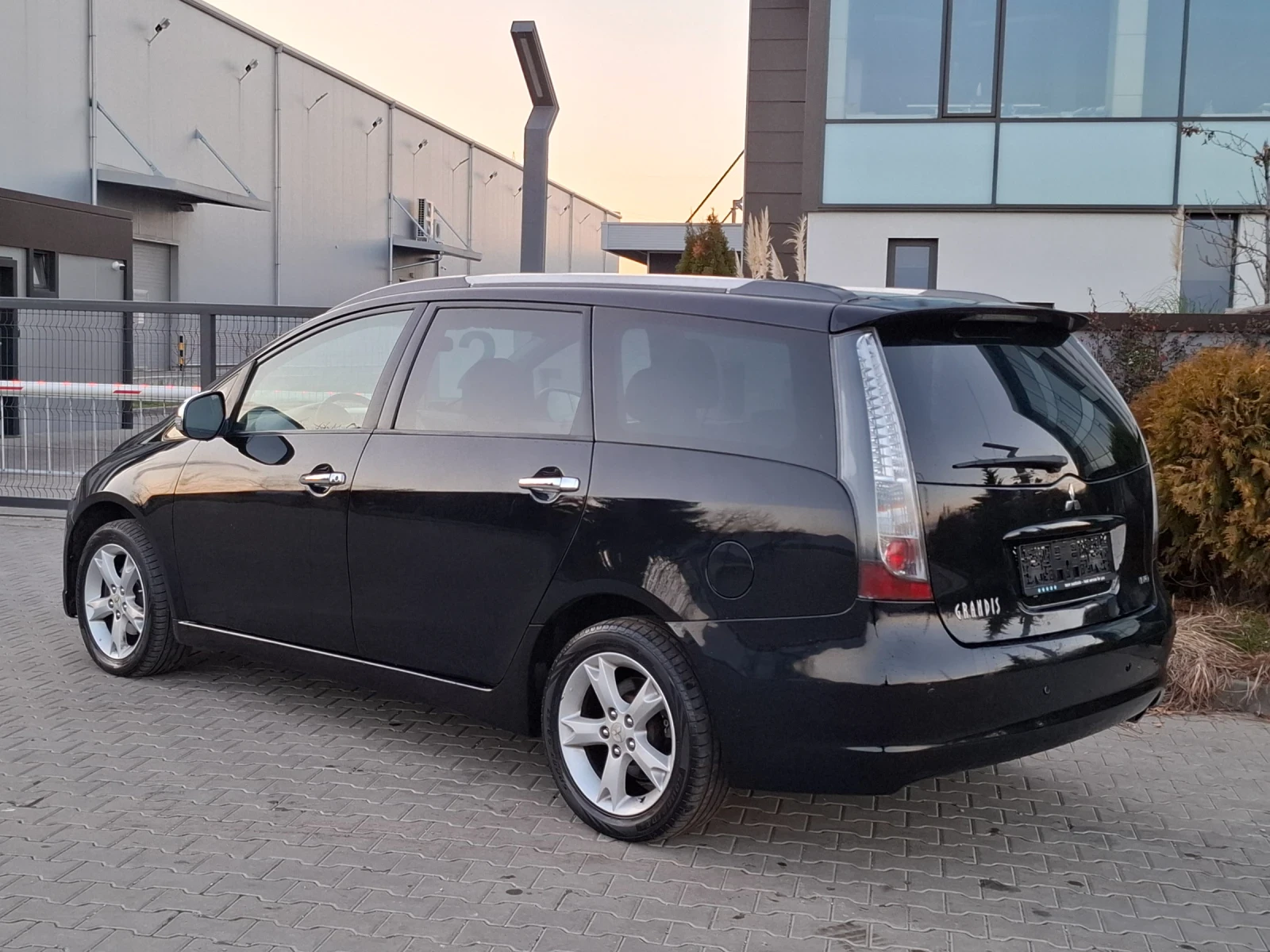 Mitsubishi Grandis 2.0DiD* (136��)* * FACELIFT* * 6+ 1* * ��� ����*  | Mobile.bg � ����������� 6