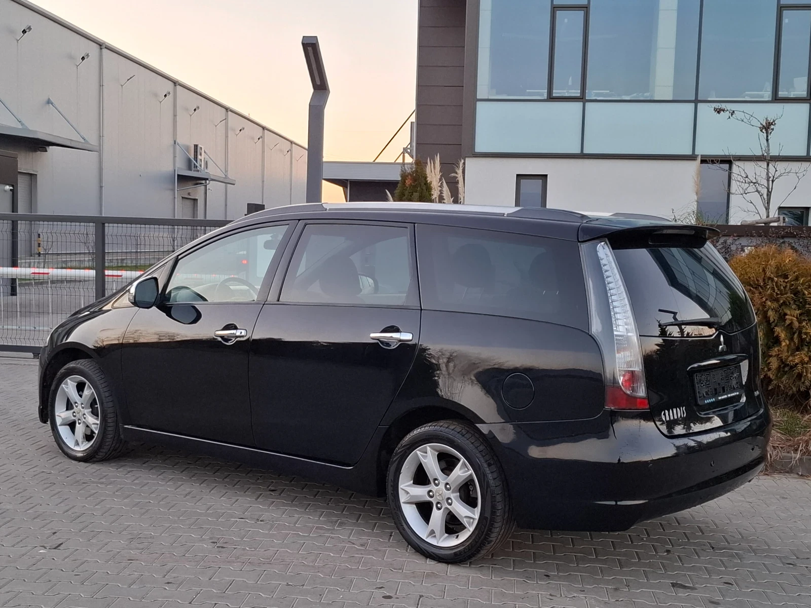 Mitsubishi Grandis 2.0DiD* (136��)* * FACELIFT* * 6+ 1* * ��� ����*  | Mobile.bg � ����������� 4