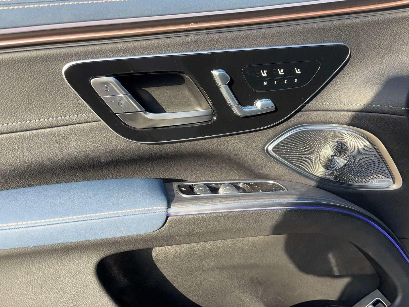 Mercedes-Benz EQS 450 SUV/AMG/4MATIC/HYPERSCREEN/BURM/PANO/ - изображение 6