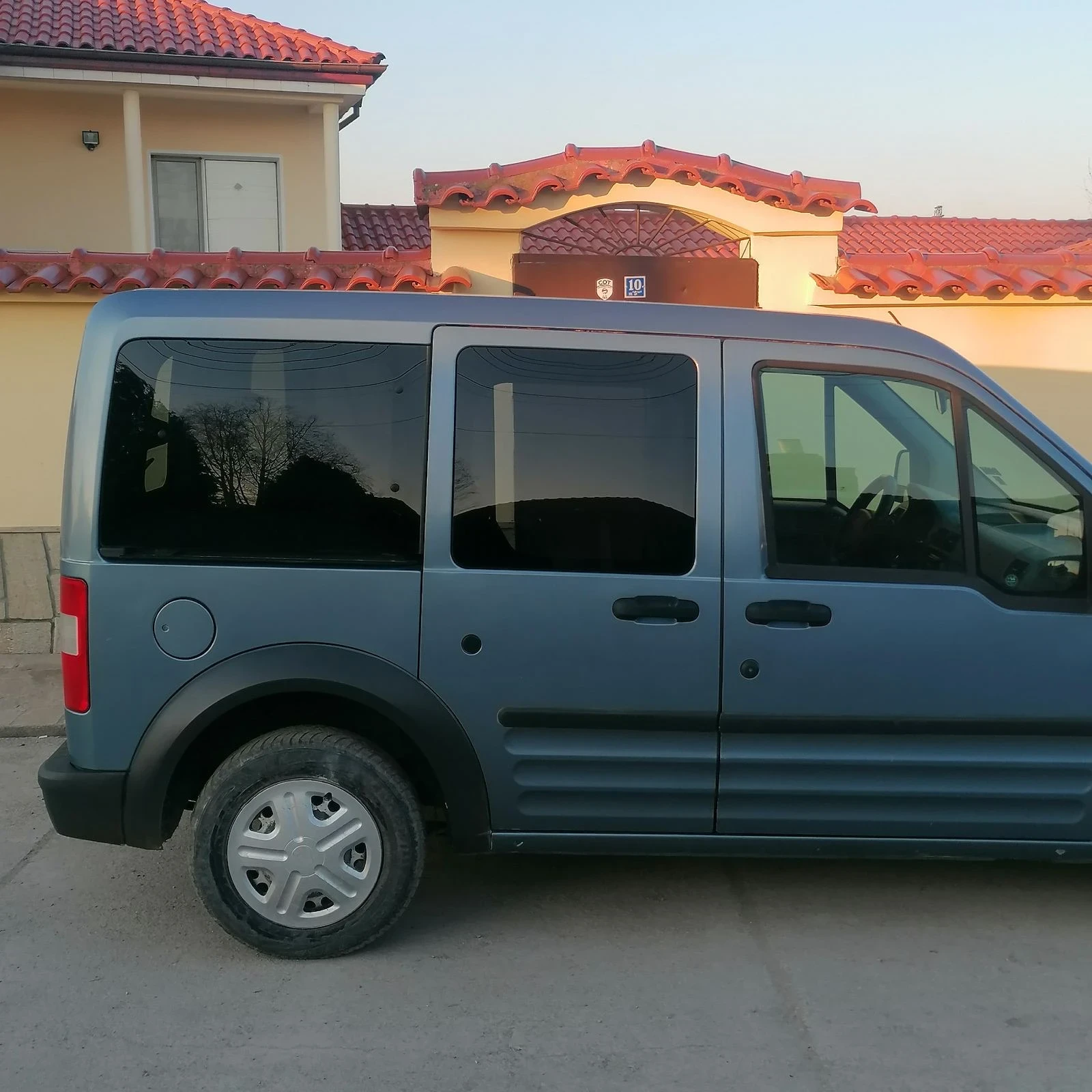 Ford Tourneo Connect 1.8i 115 k.c - изображение 7