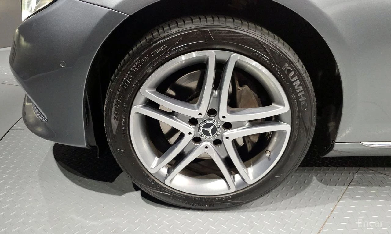Mercedes-Benz E 300 AMG* PACK* 4MATIC* BURMESTER* LANE* ASSIST* , снимка 5 - Автомобили и джипове - 54423630