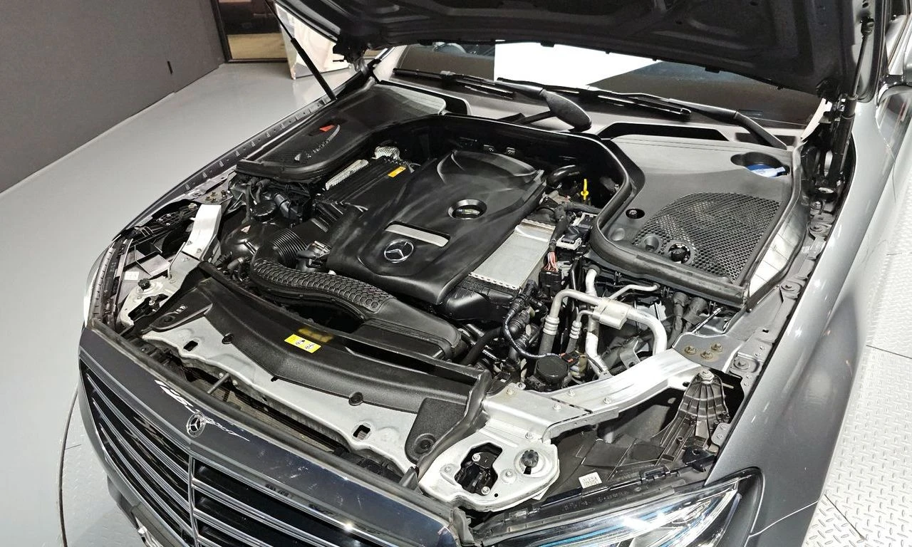 Mercedes-Benz E 300 AMG* PACK* 4MATIC* BURMESTER* LANE* ASSIST* , снимка 17 - Автомобили и джипове - 54423630