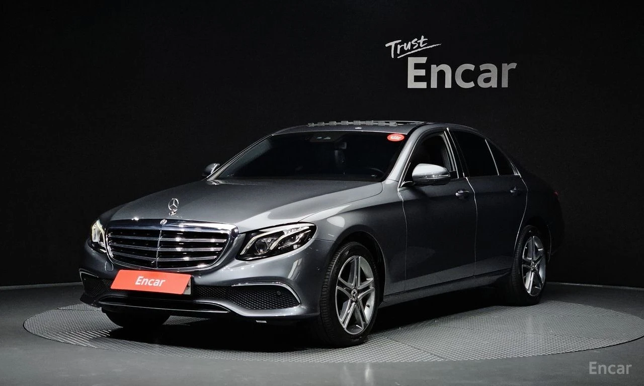 Mercedes-Benz E 300 AMG* PACK* 4MATIC* BURMESTER* LANE* ASSIST* 