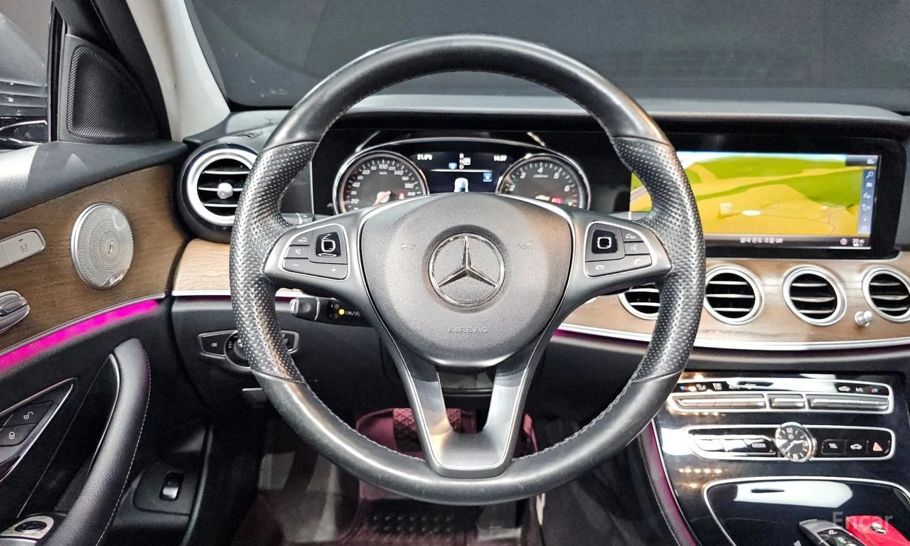 Mercedes-Benz E 300 AMG* PACK* 4MATIC* BURMESTER* LANE* ASSIST* , снимка 10 - Автомобили и джипове - 54423630