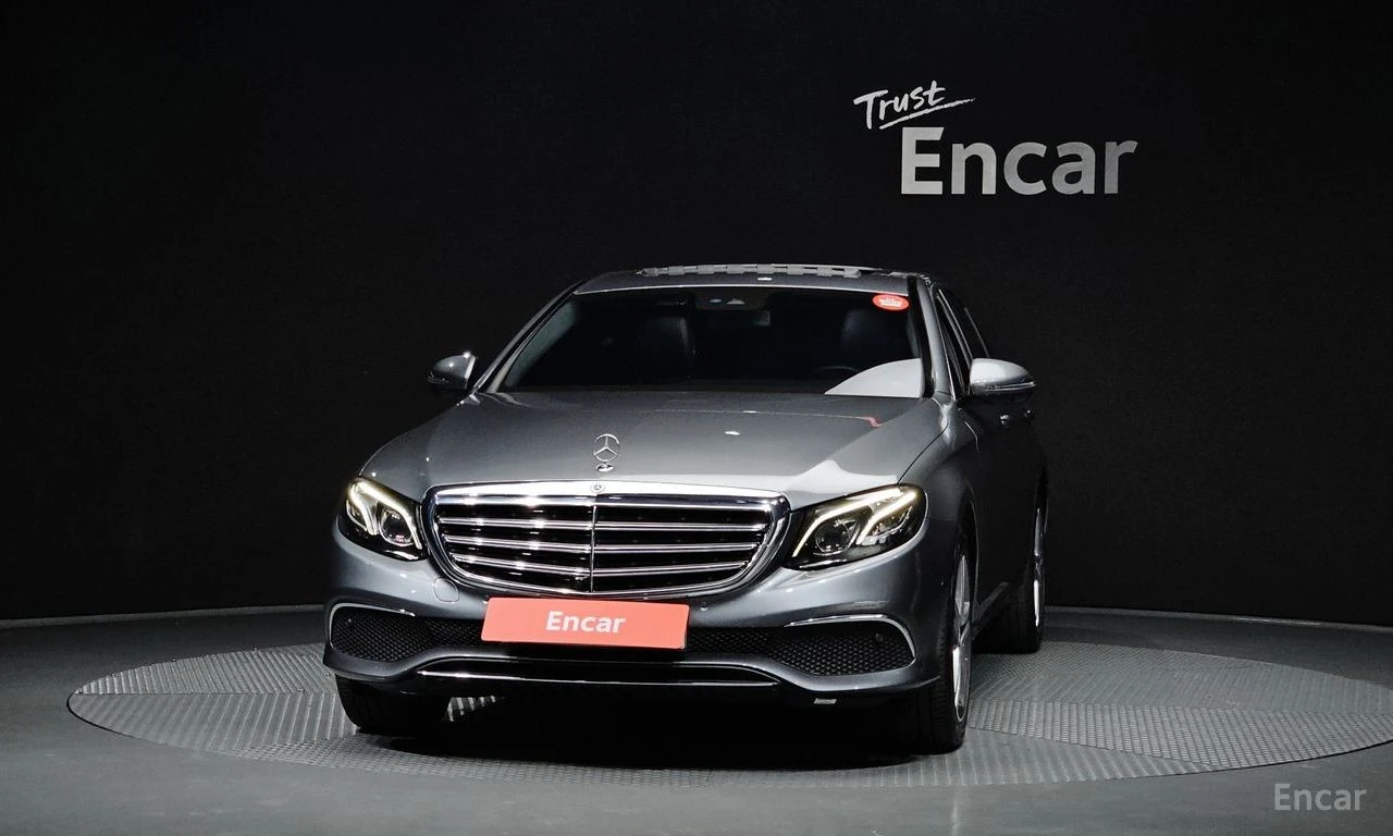 Mercedes-Benz E 300 AMG* PACK* 4MATIC* BURMESTER* LANE* ASSIST* , снимка 3 - Автомобили и джипове - 54423630