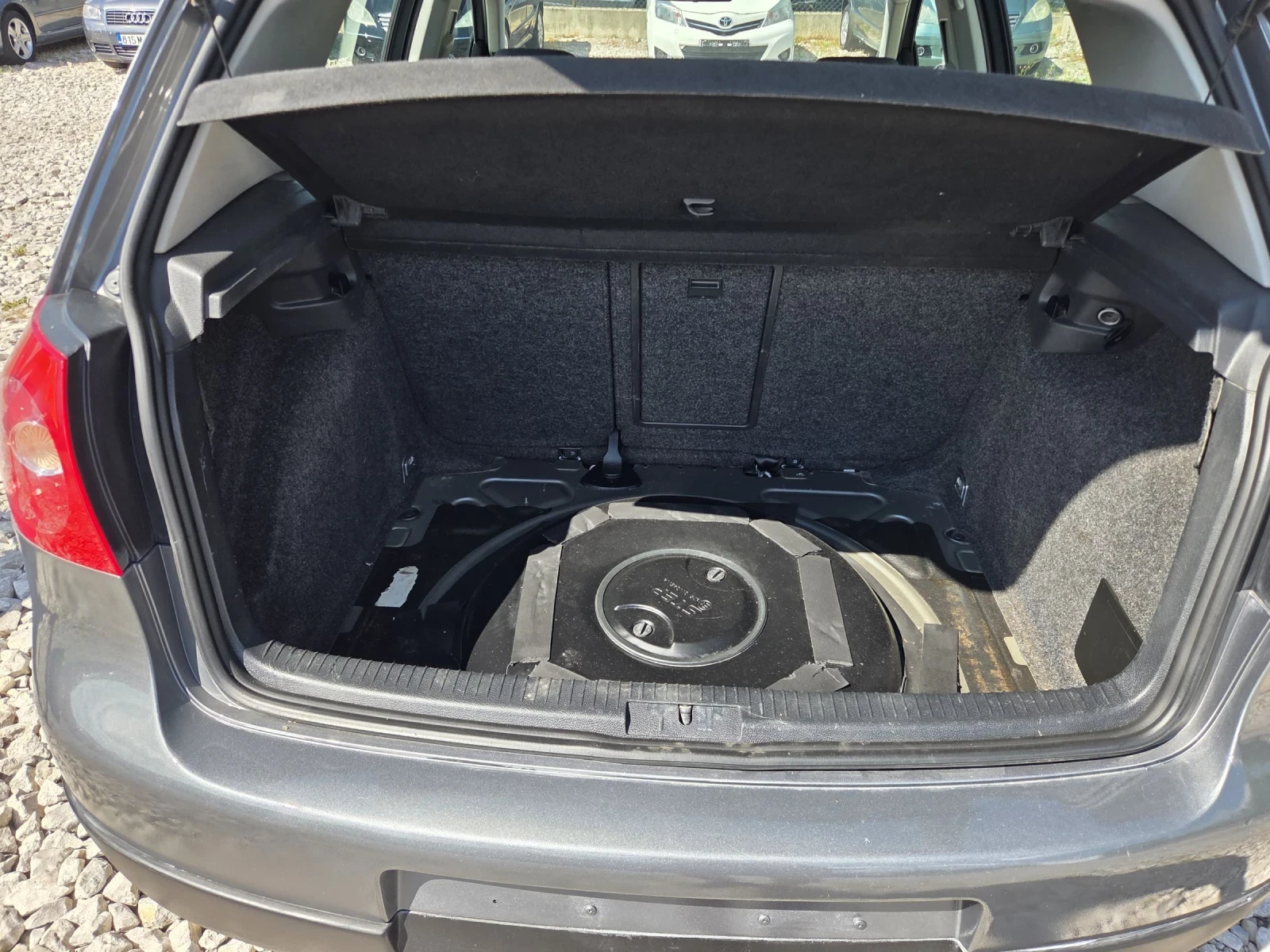 VW Golf 1.6* фабрична газ* Италия, снимка 10 - Автомобили и джипове - 55035100