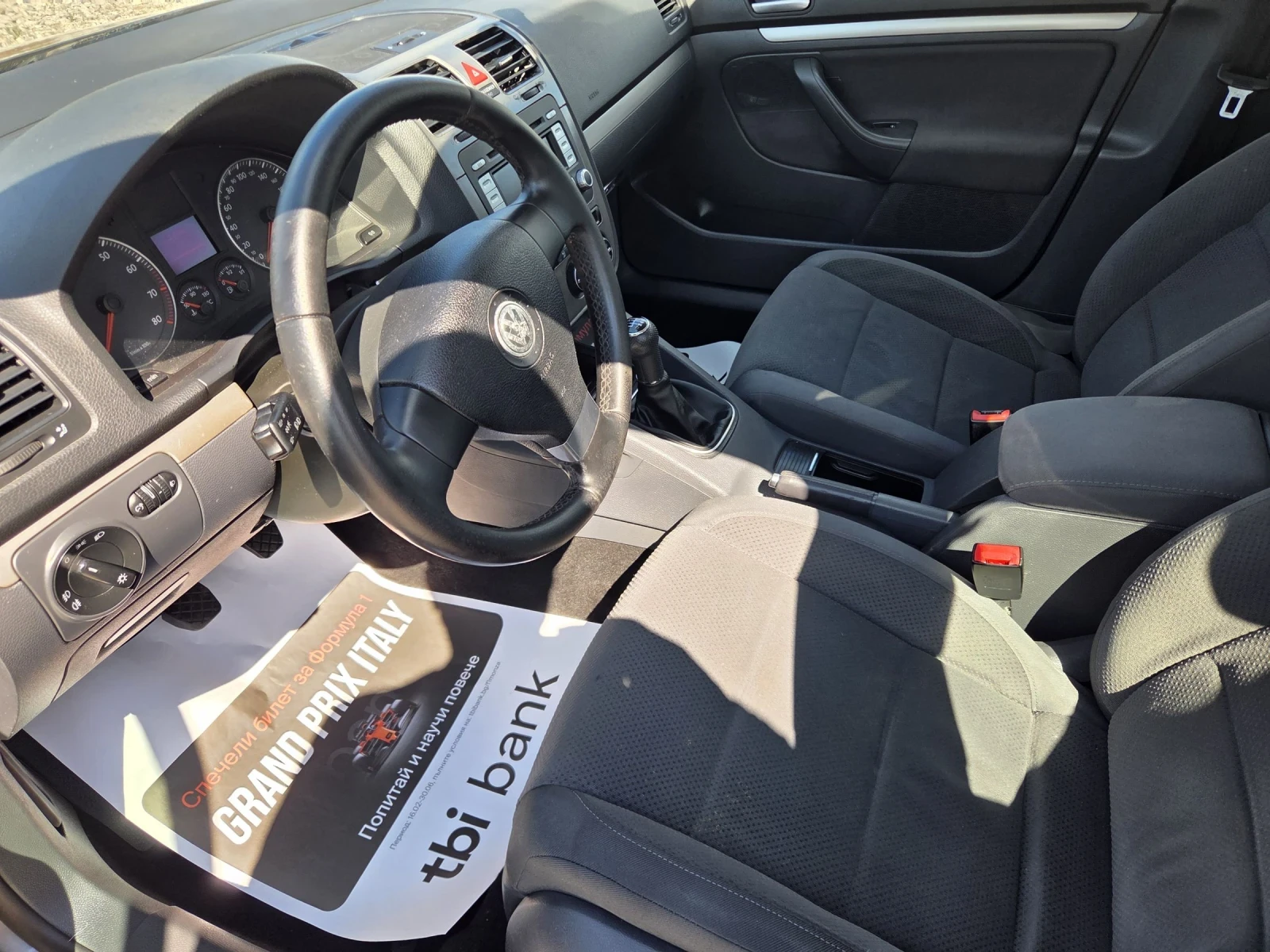 VW Golf 1.6* фабрична газ* Италия, снимка 11 - Автомобили и джипове - 55035100