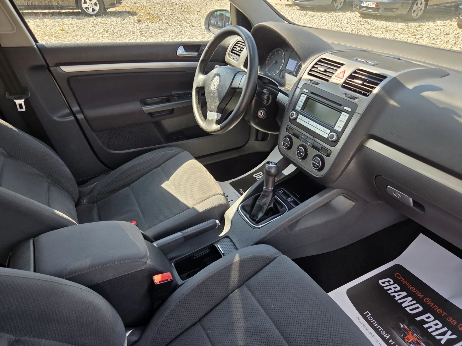 VW Golf 1.6* фабрична газ* Италия, снимка 14 - Автомобили и джипове - 55035100