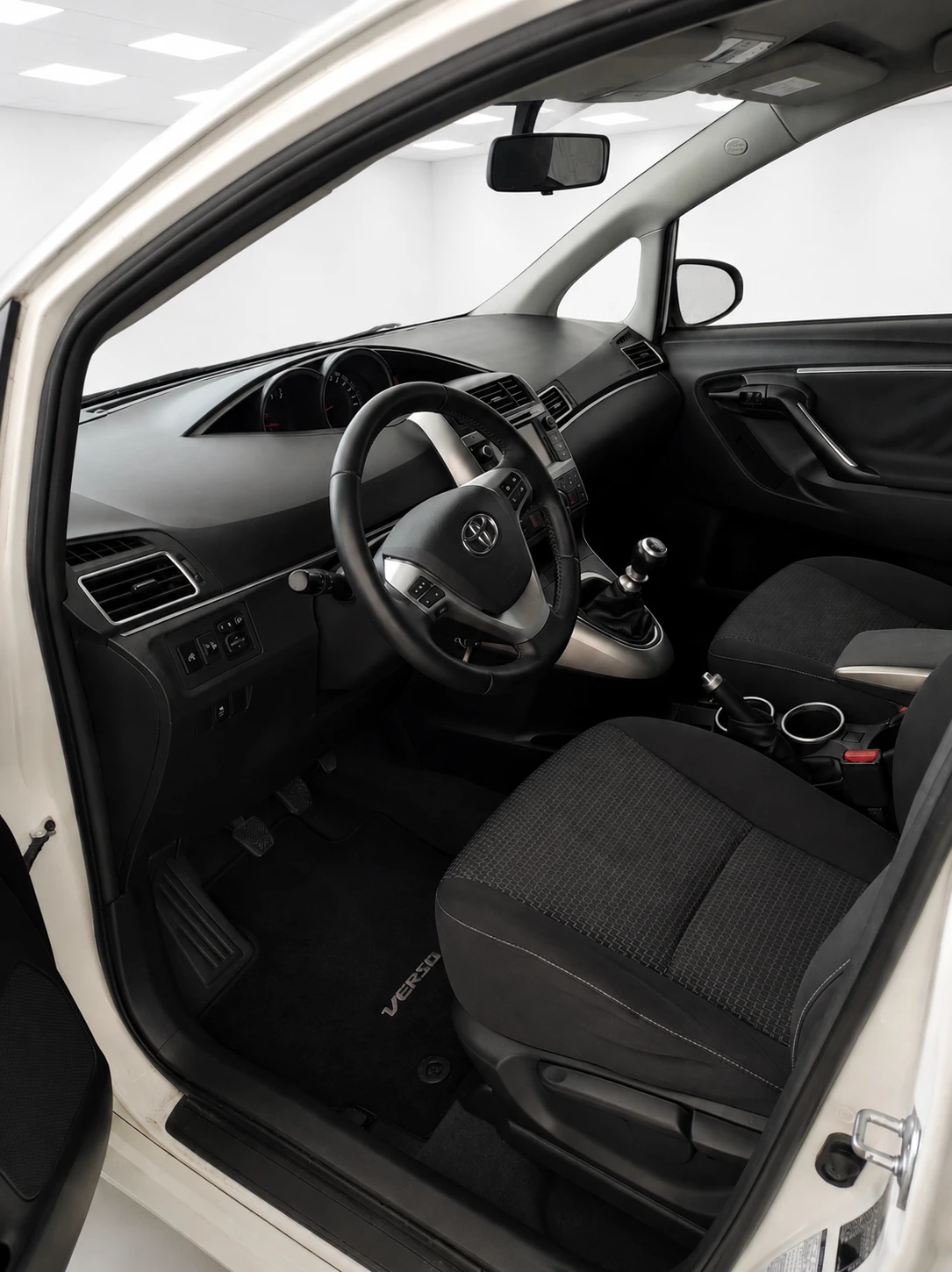 Toyota Verso, снимка 5 - Автомобили и джипове - 55175104