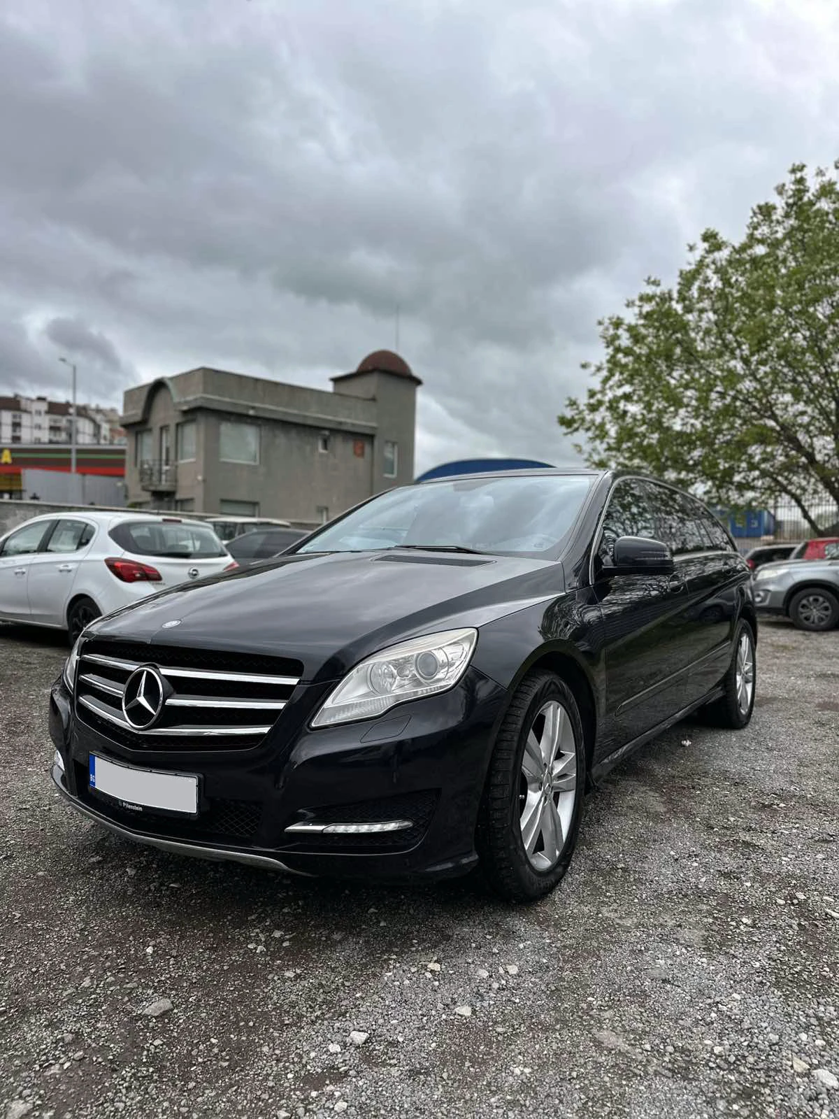 Mercedes-Benz R 350 4MATIC / 6+ 1 места / Пълна история / Панорама / П, снимка 2 - Автомобили и джипове - 55187195
