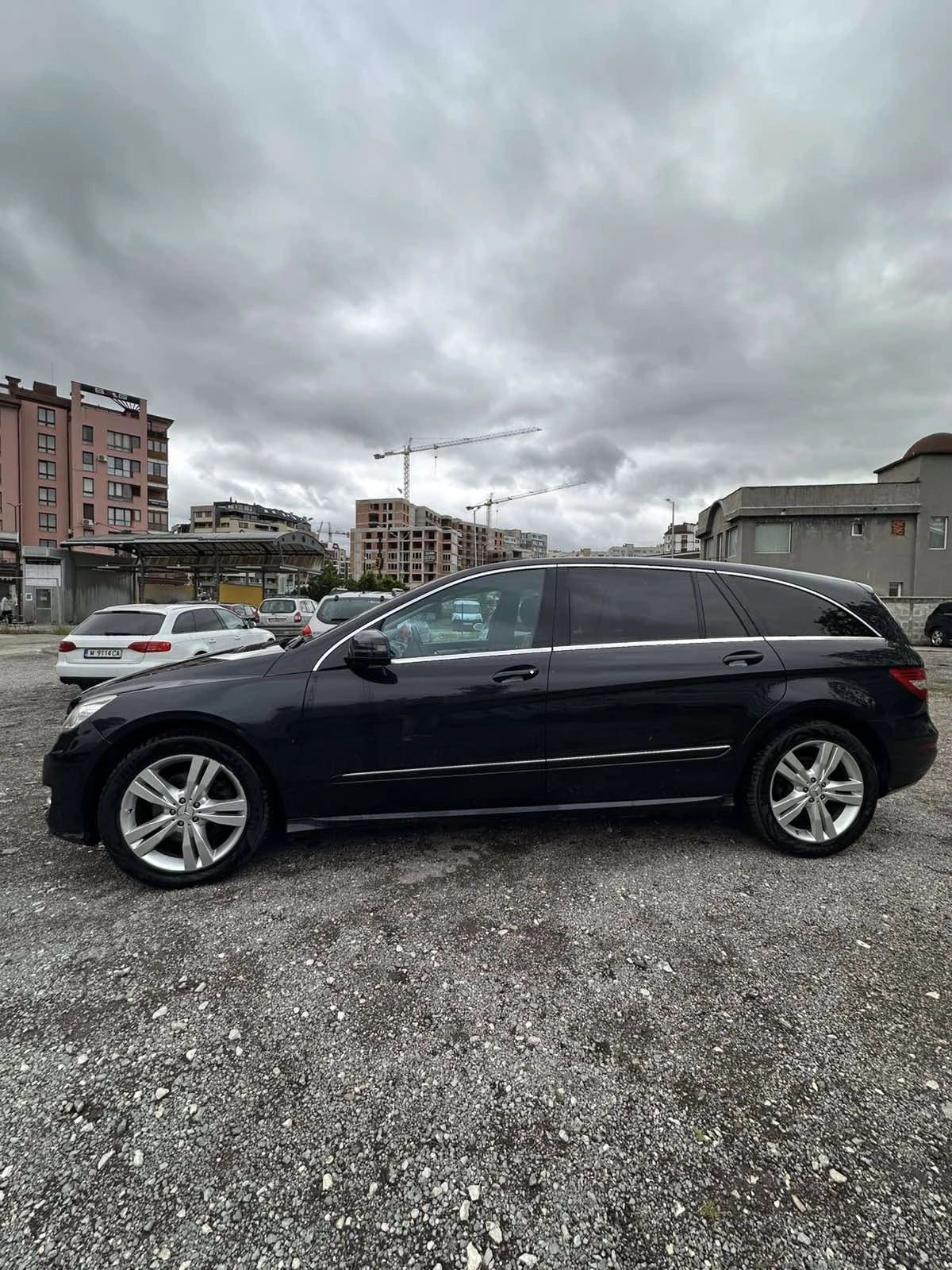 Mercedes-Benz R 350 4MATIC / 6+ 1 места / Пълна история / Панорама / П, снимка 4 - Автомобили и джипове - 55187195