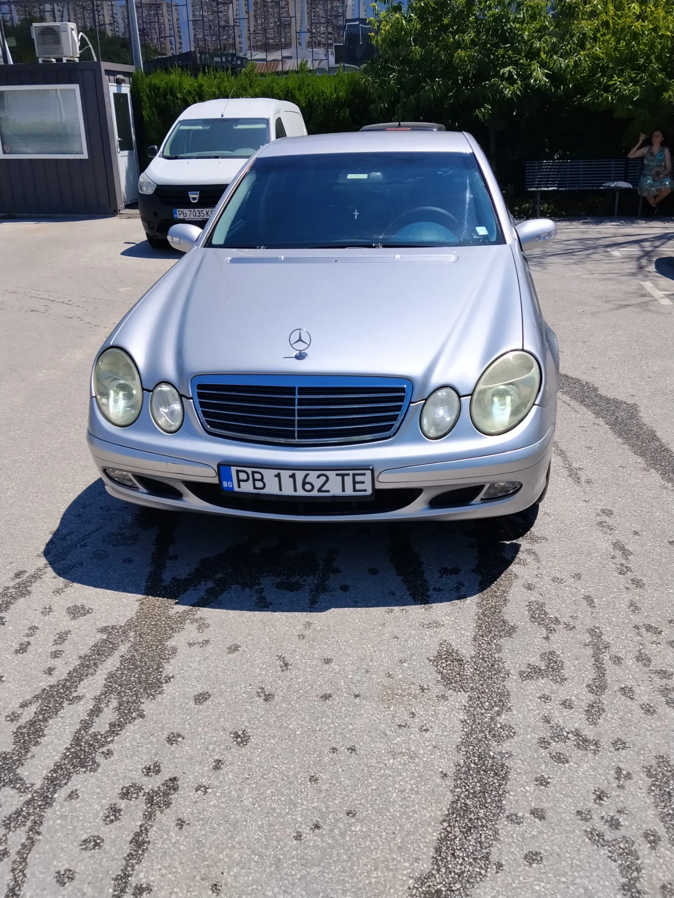 Mercedes-Benz E 220, снимка 8 - Автомобили и джипове - 55265094