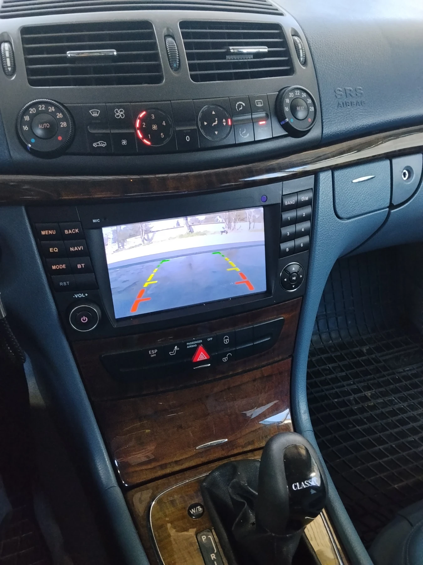 Mercedes-Benz E 220, снимка 15 - Автомобили и джипове - 55265094