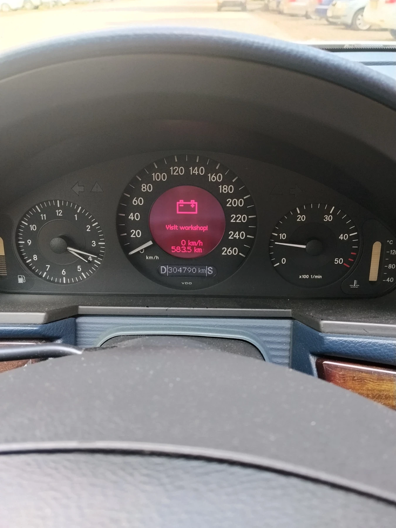 Mercedes-Benz E 220, снимка 10 - Автомобили и джипове - 55265094