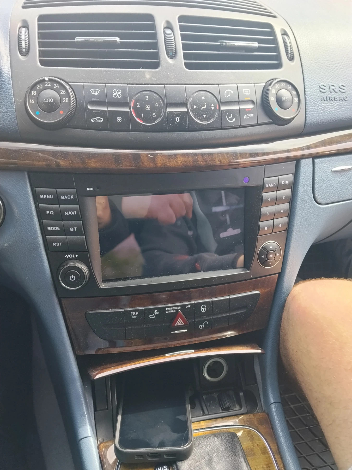 Mercedes-Benz E 220, снимка 12 - Автомобили и джипове - 55265094