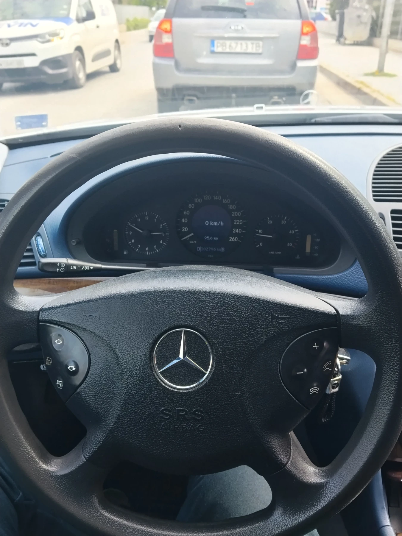 Mercedes-Benz E 220, снимка 11 - Автомобили и джипове - 55265094
