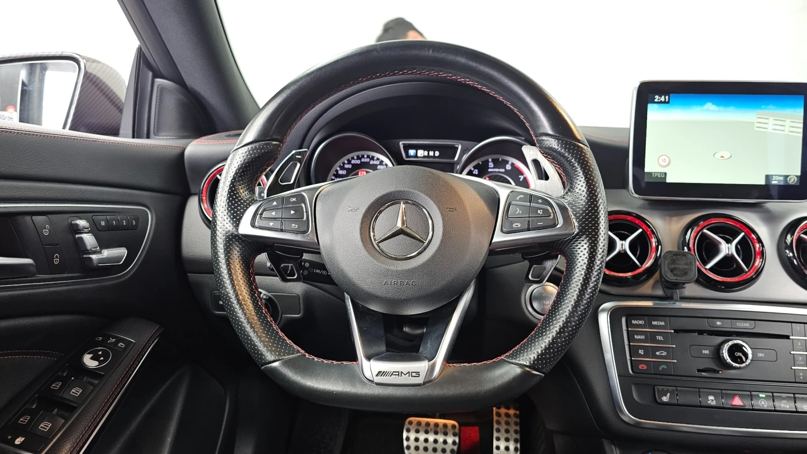 Mercedes-Benz CLA 45 AMG 4MATIC | Sunroof | Navigation | Memory | Camera, снимка 11 - Автомобили и джипове - 55777376