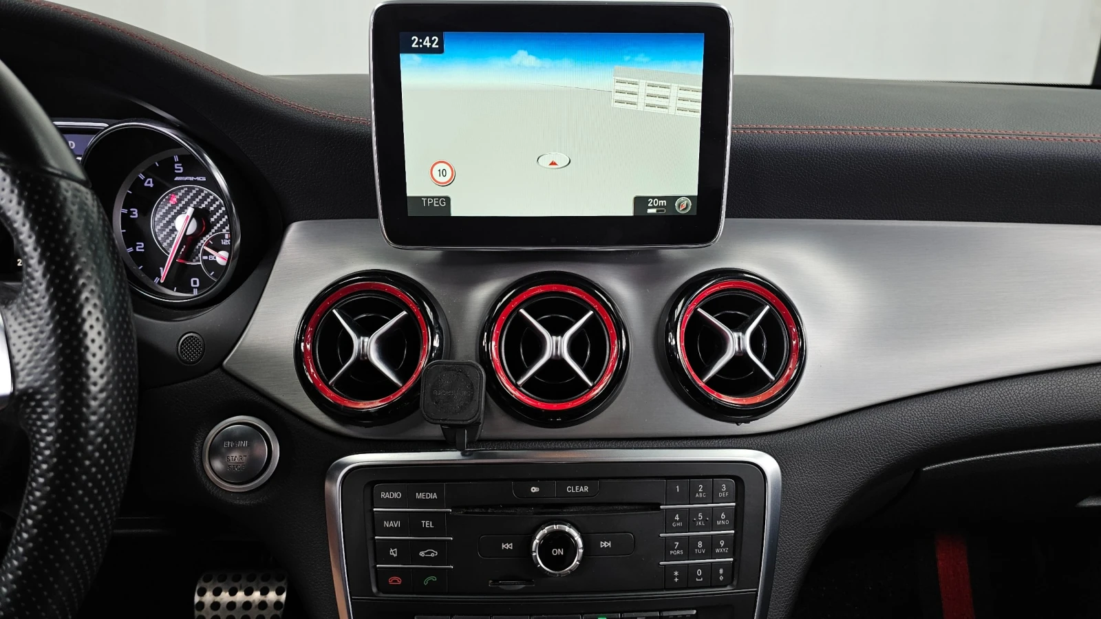 Mercedes-Benz CLA 45 AMG 4MATIC | Sunroof | Navigation | Memory | Camera, снимка 12 - Автомобили и джипове - 55777376