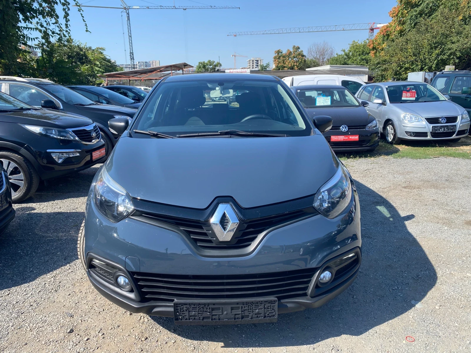 Renault Captur, снимка 2 - Автомобили и джипове - 55911730