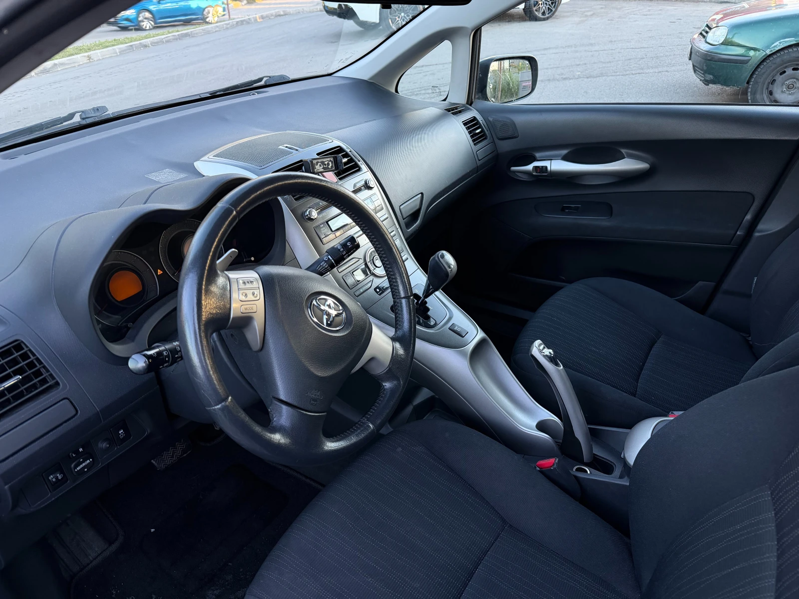 Toyota Auris, снимка 6 - Автомобили и джипове - 56682398