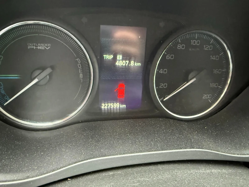 Mitsubishi Outlander 2.0  Plug-in Hybrid/ 4X4/ КАМЕРА/ ДИСТРОНИК , снимка 9 - Автомобили и джипове - 52645301