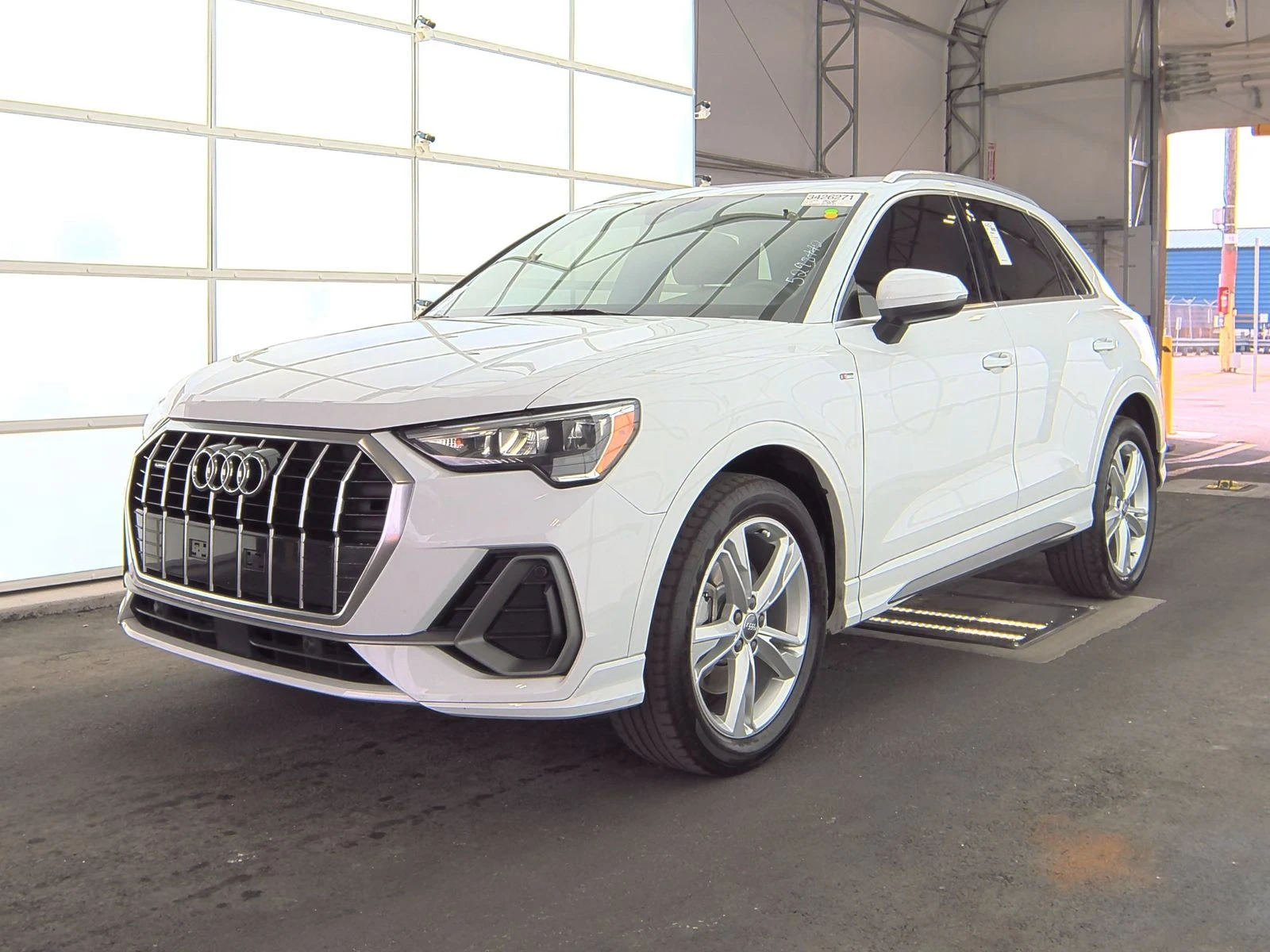 Audi Q3 Premium S-Line* Matrix* Диг.табло* Дистроник* Пано | Mobile.bg — изображение 1